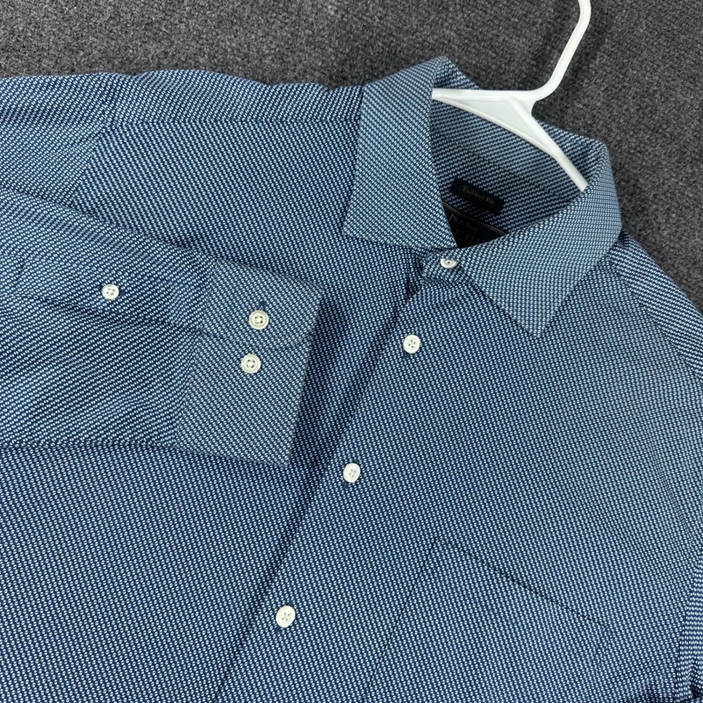 Jos. A. Bank Button Up Mens 16.5 33 Blue Reserve Tailored Fit Cotton Geometric